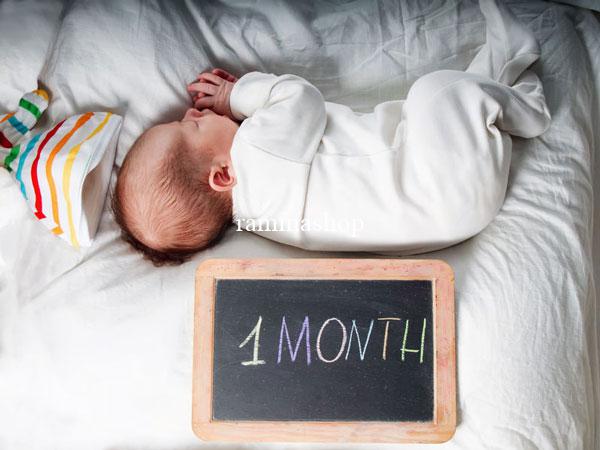 ایده عکس یک ماهگی نوزاد دختر