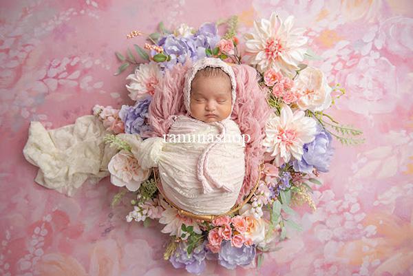 ایده های عکس آتلیه نوزاد دختر با گل آرایی